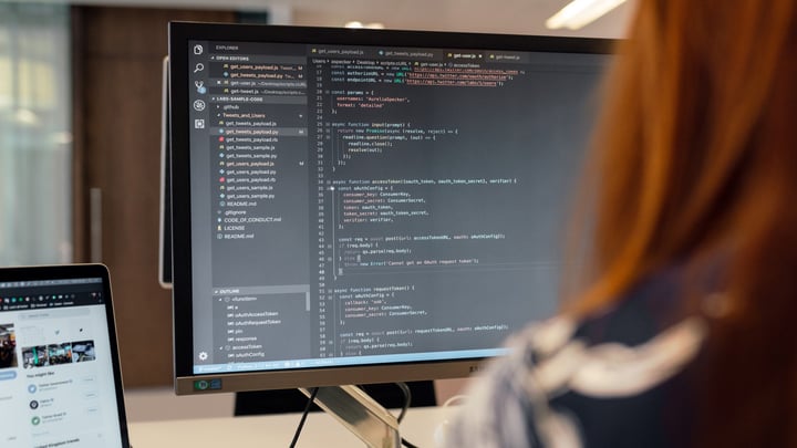 Blog post: Should You Choose a Template or Custom Build for Your HubSpot Website?