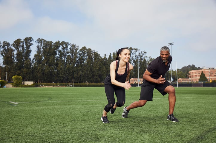 NASM大师教练Prentiss Rhodes Trains Client