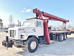 ’02 Manitowoc 22101 Crane Truck - 22 Ton Capacity