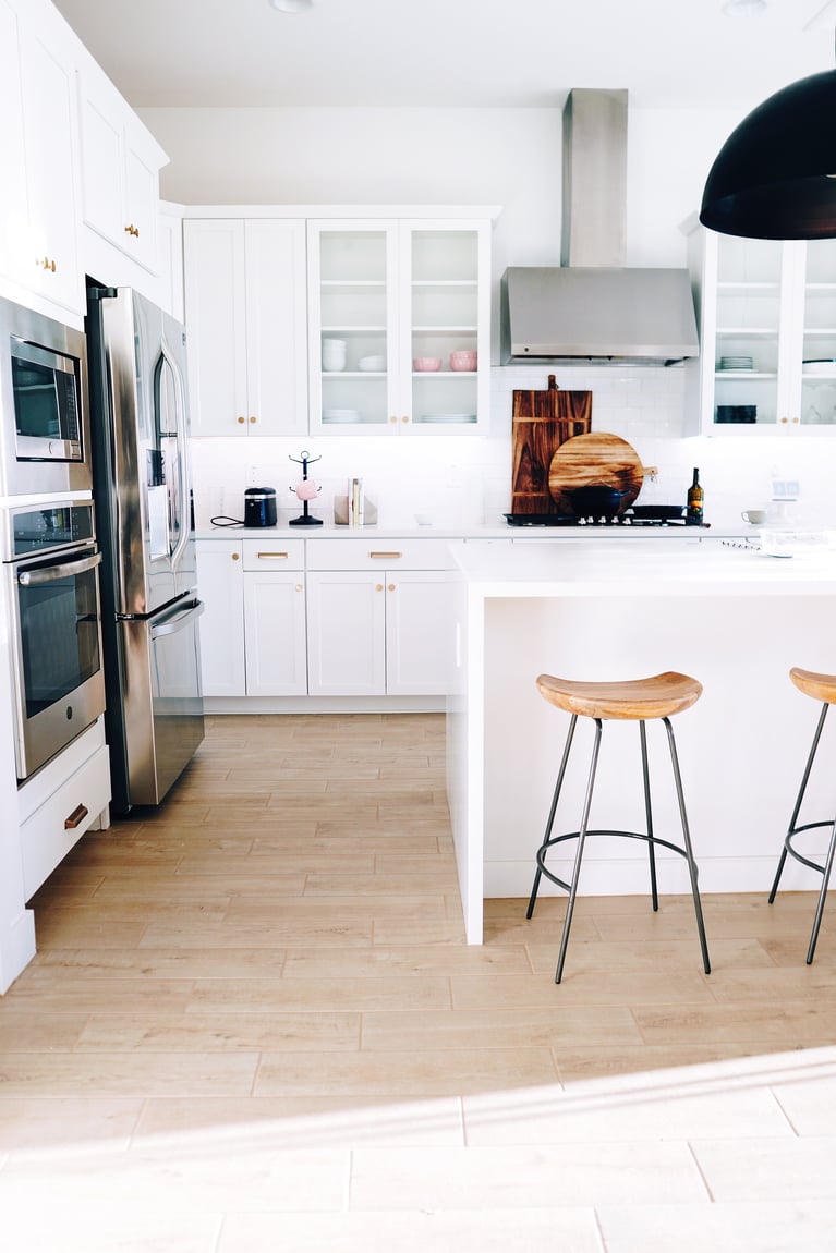 Best White Paint Colors for Kitchen Cabinets in Omaha, NE