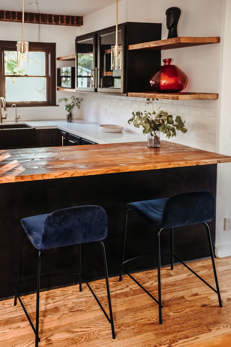 Best Paint Colors That Go With Oak Wood Trim in Omaha, NE