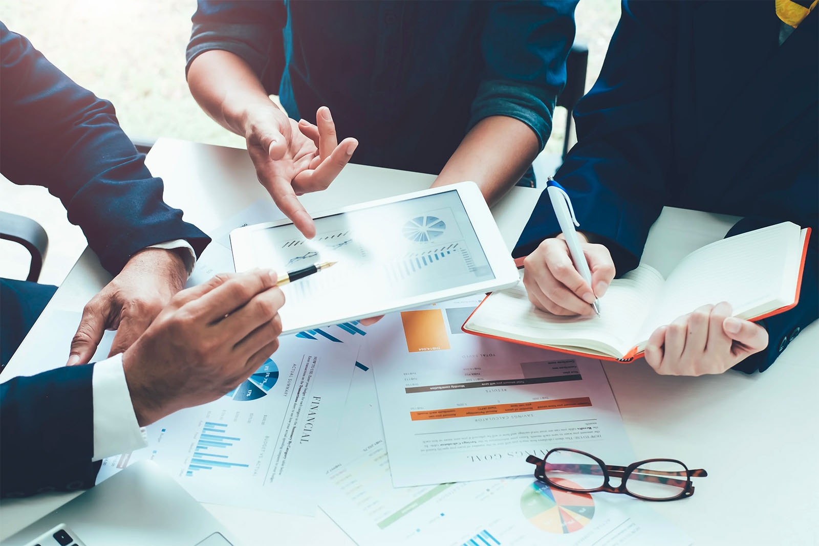 Analytics-and-Business-Insights--small
