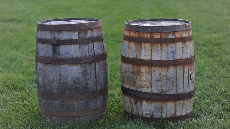 Wooden Rustic Bar. Outdoorsy Wedding. Cocktail Hour