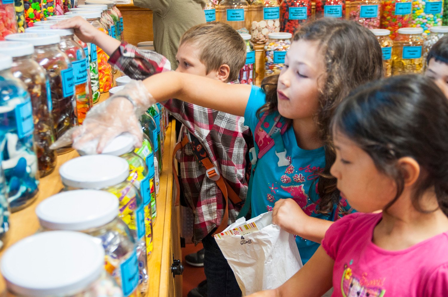 SHOPPING AROUND LINCOLN, NH