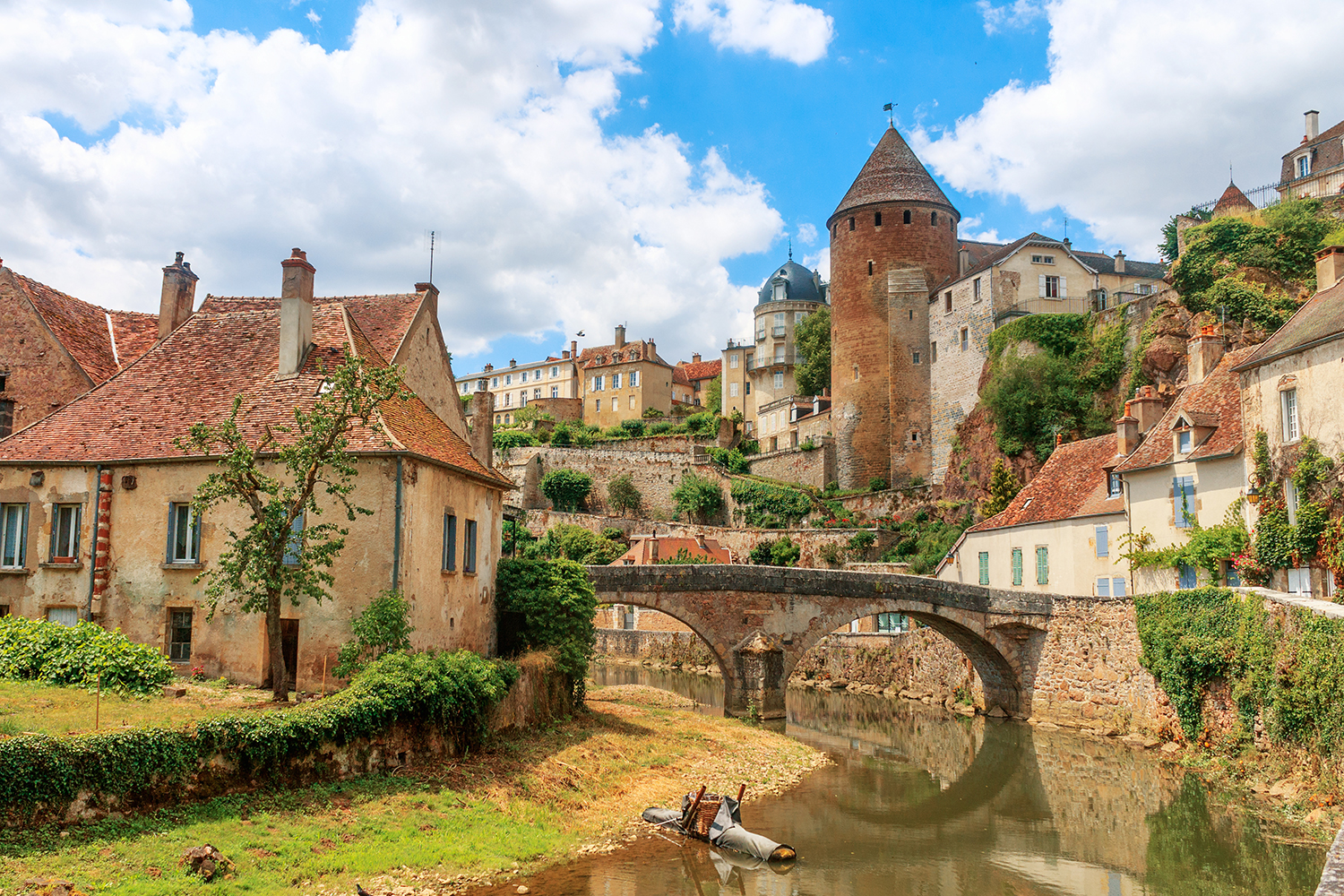 burgundy semur en auxois shutterstock_417254848 1500x1000