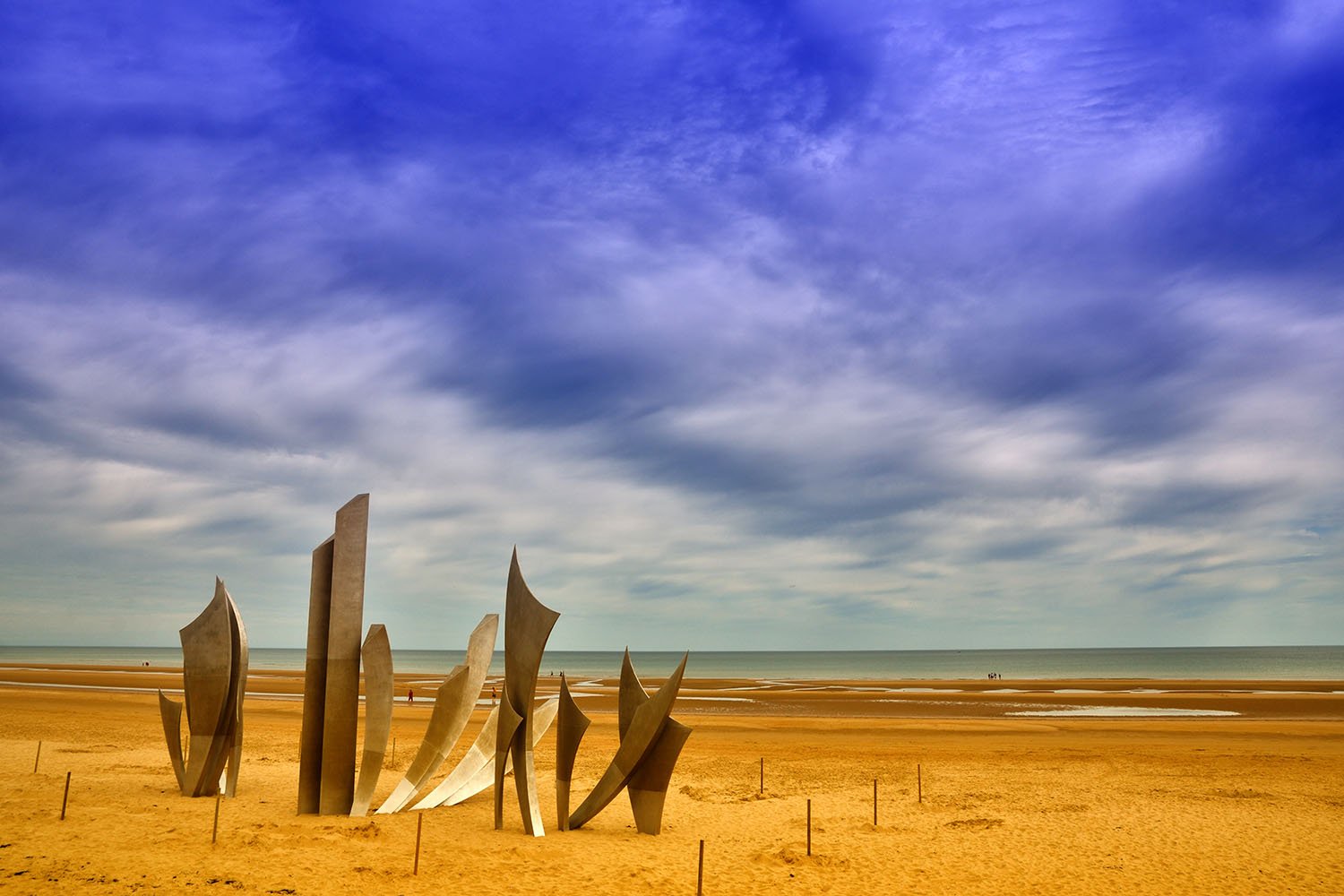 omaha beach normandy shutterstock_362661794 1500x1000