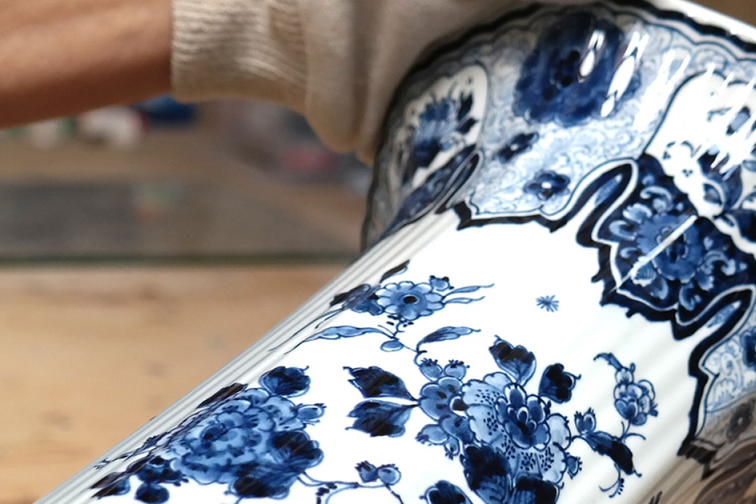 delft pottery vast 1500x1000