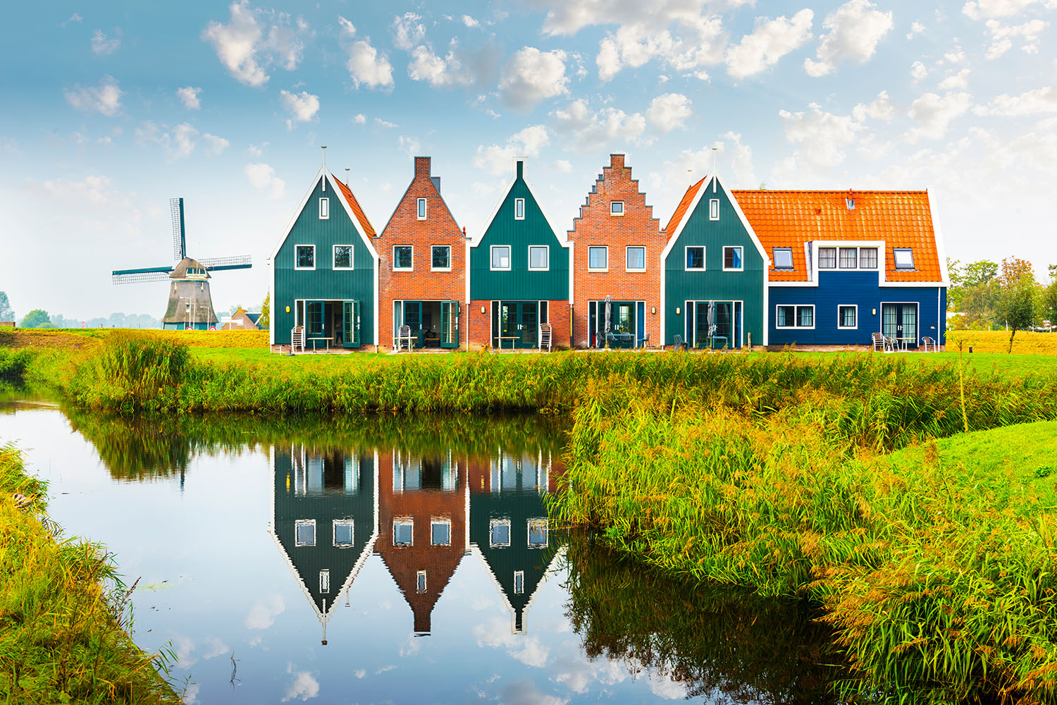 volendam holland netherlands shutterstock_1159664647 1500x1000
