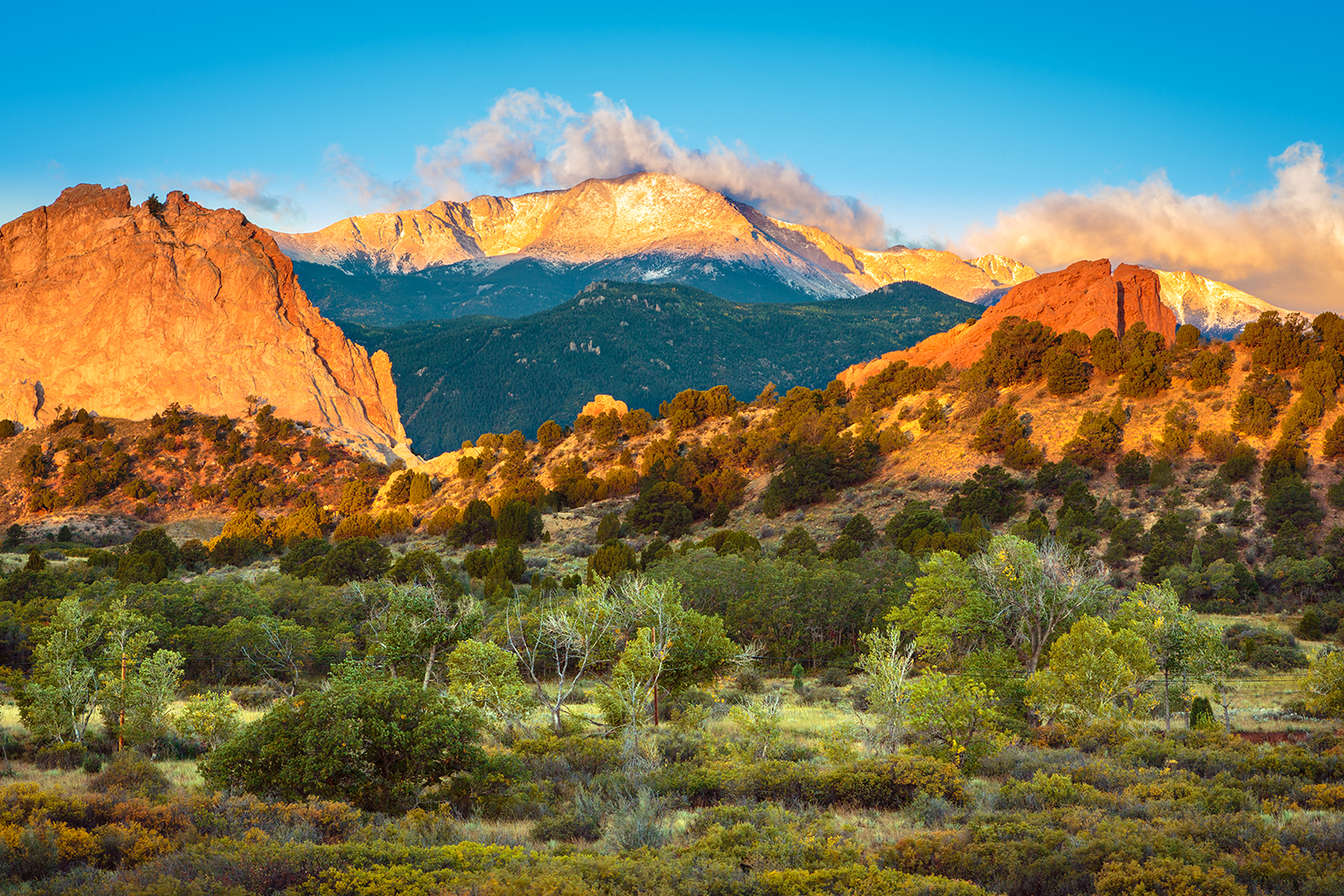 colorado springs garden gods pikes peak shutterstock_220440328 1500x1000