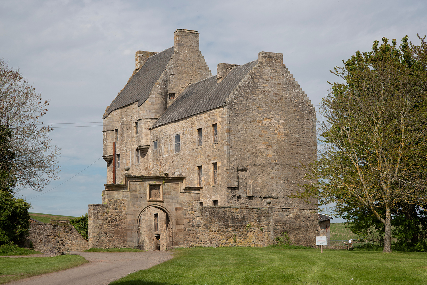 midhope castle scotland shutterstock_1550544329 1500x1000