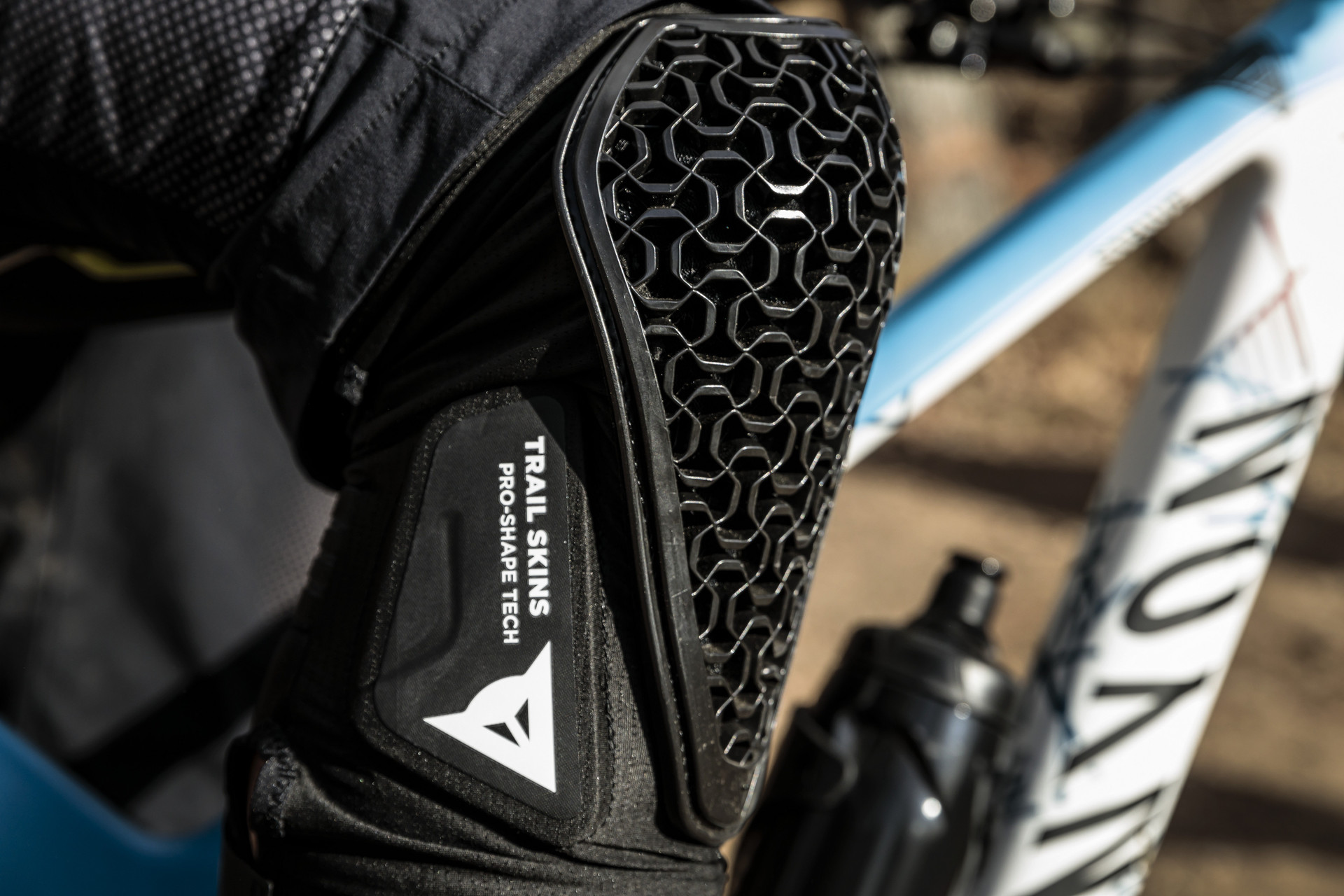 Dainese Trail Skins: protezioni con forme auxetiche, Made to Pedal