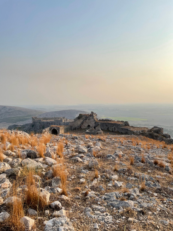 Forteresse sur le saillant à Anazarbe, Turquie