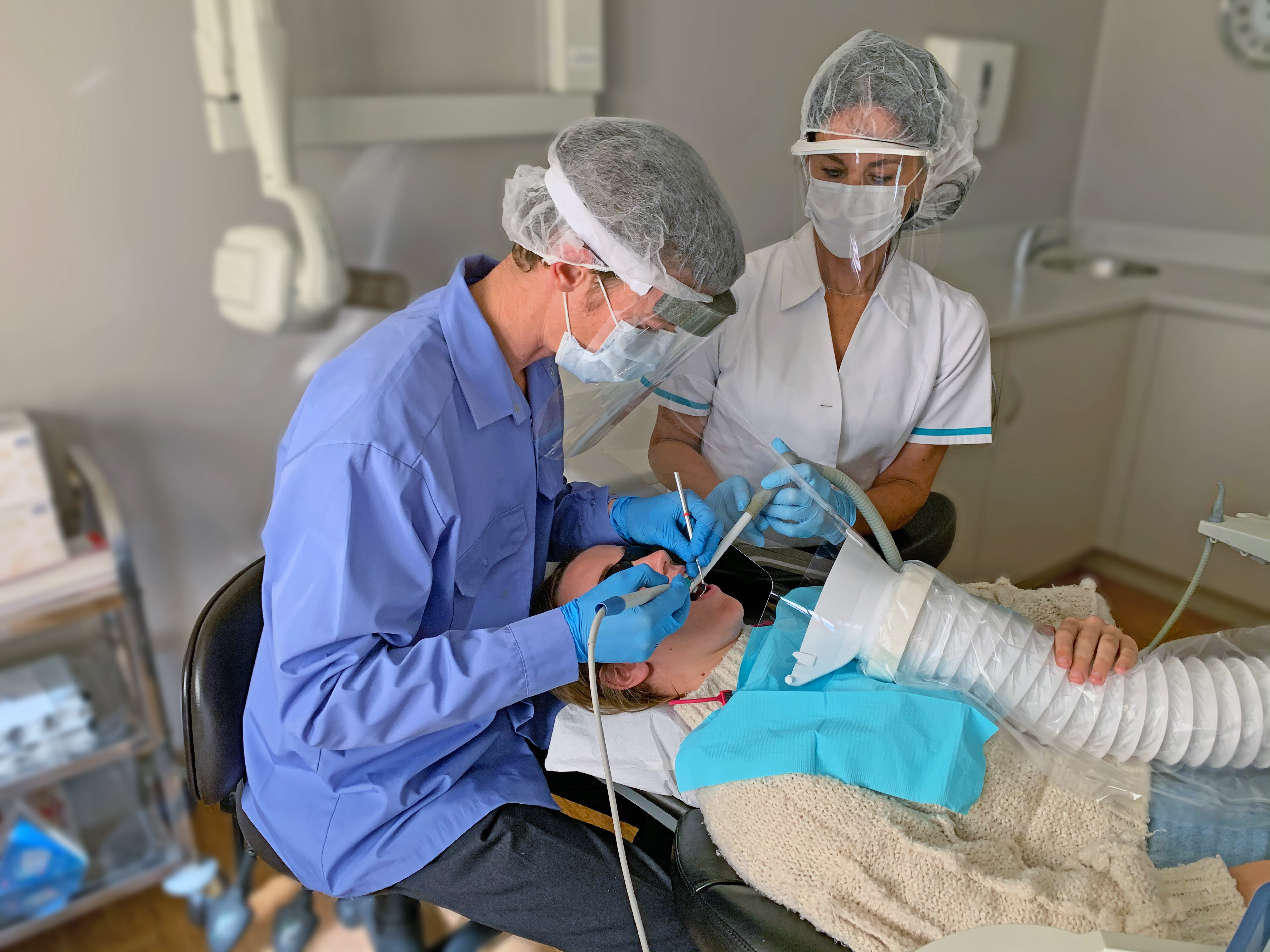 Dentist-DA-Rhondair-Working