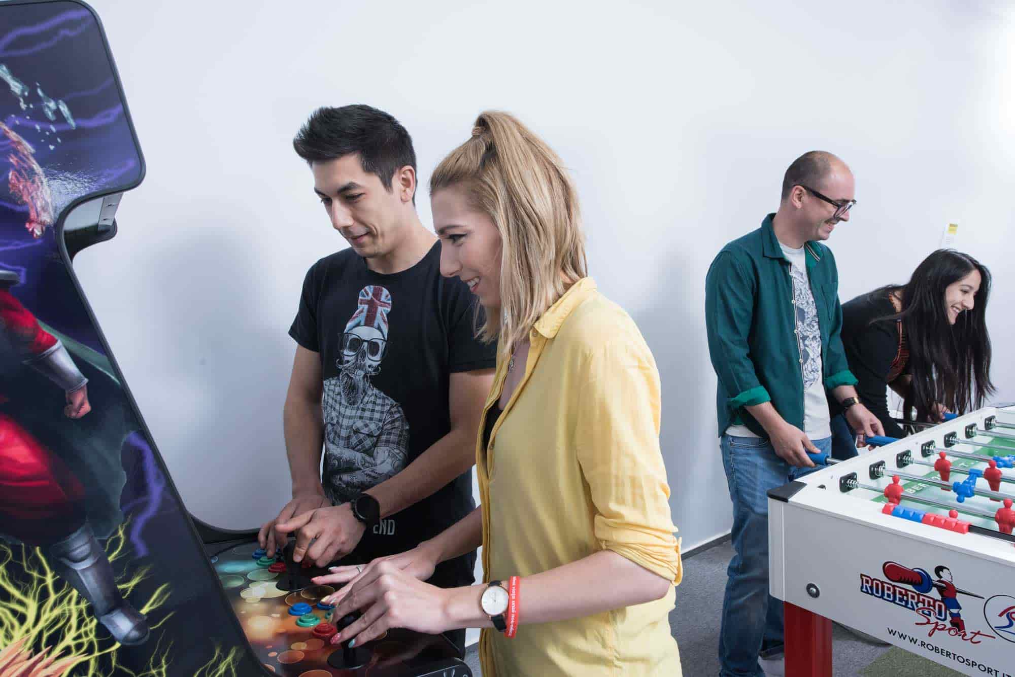 romania-playing-games-arcade