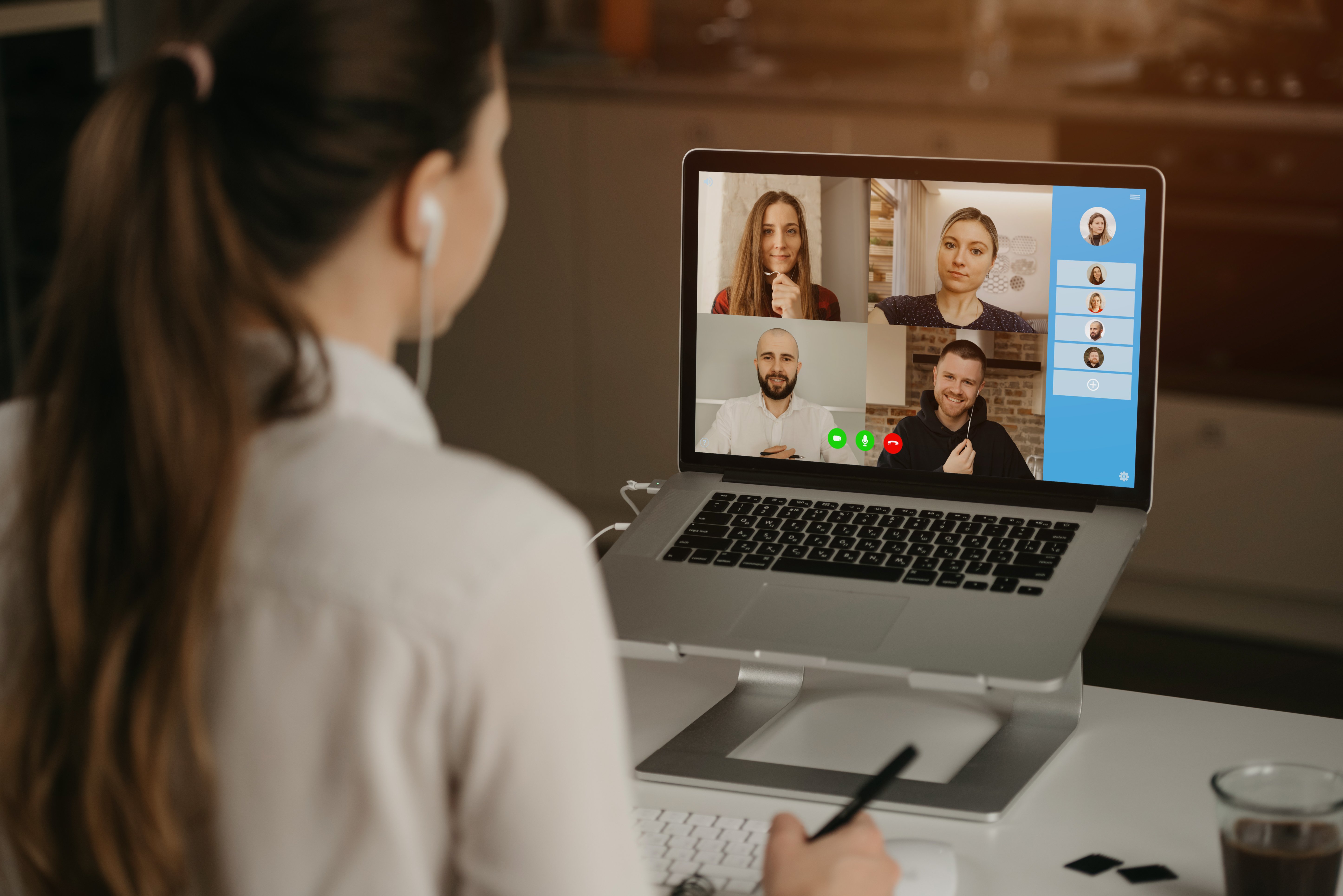 rearview-businesswoman-home-video-conference-with-her-colleagues-during-online-meeting-partners-video-call-multiethnic-business-team-having-discussion-online-meeting