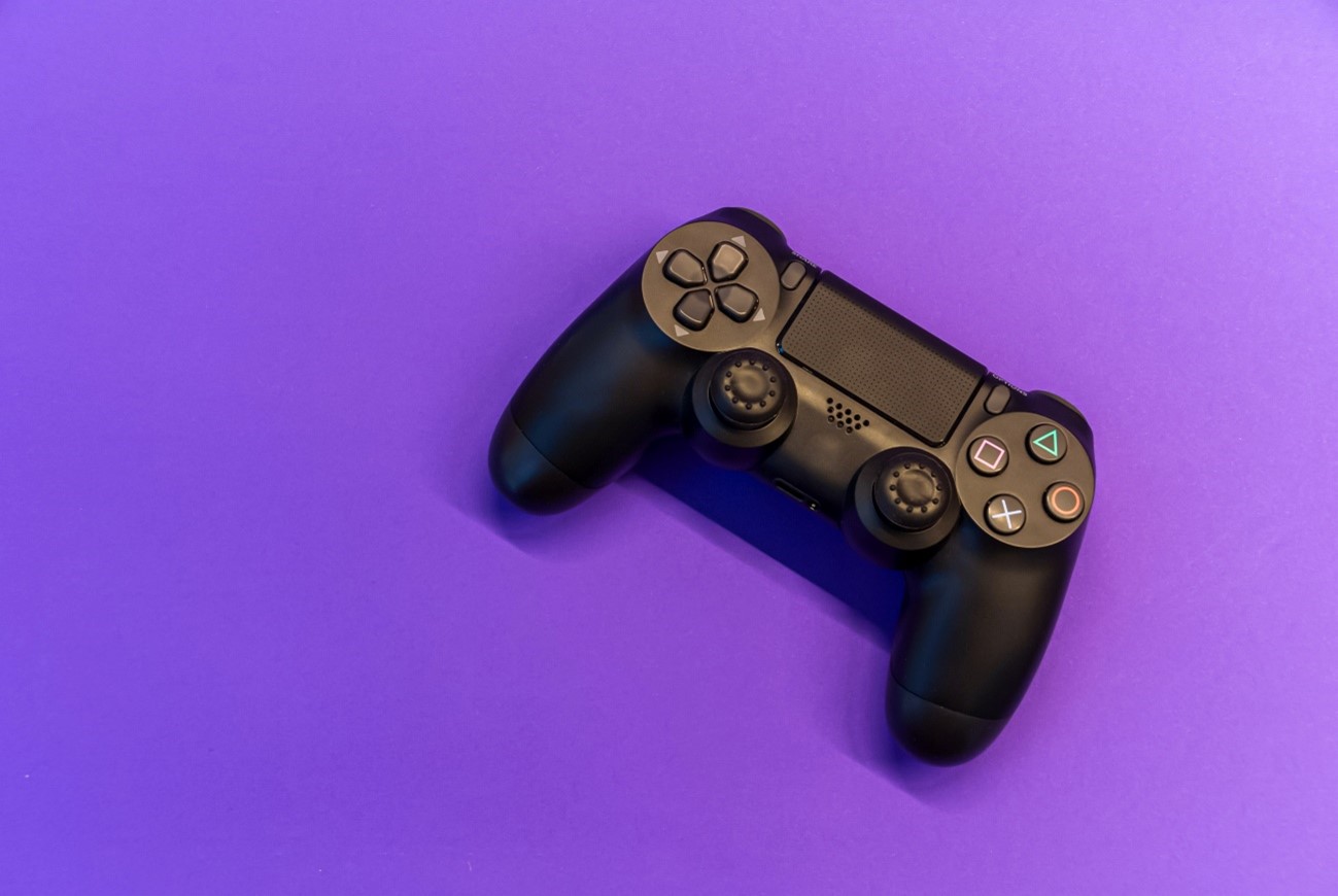 Mando PS4 con fondo corporativo