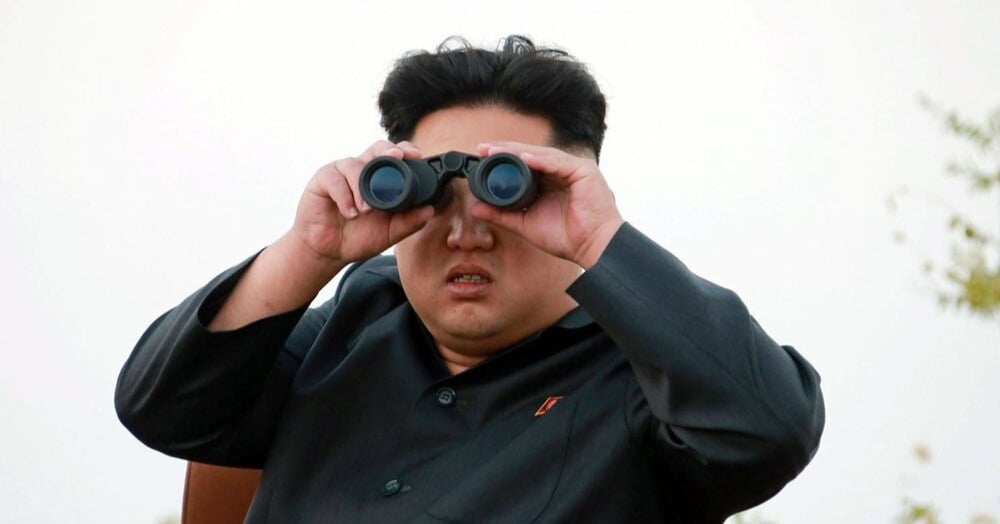 Kim Jong-un binoculars