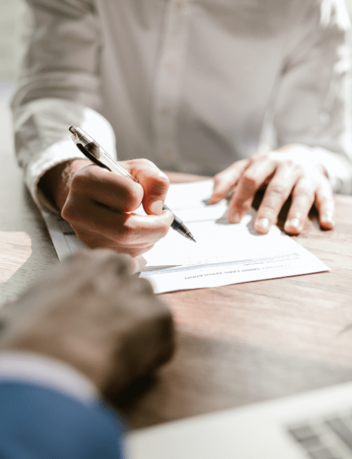 Un contrat signé entre deux personnes