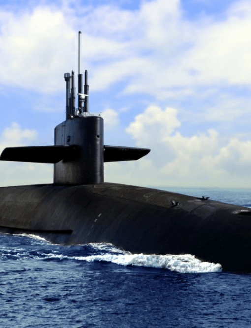 Dessus d'un sous marin dans l'eau